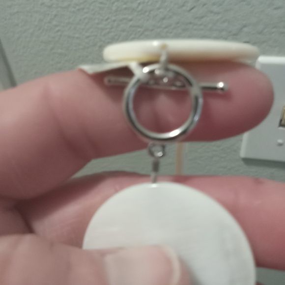 Mother of Pearl Necklace with sterling silver clasp - Picture 3 of 4